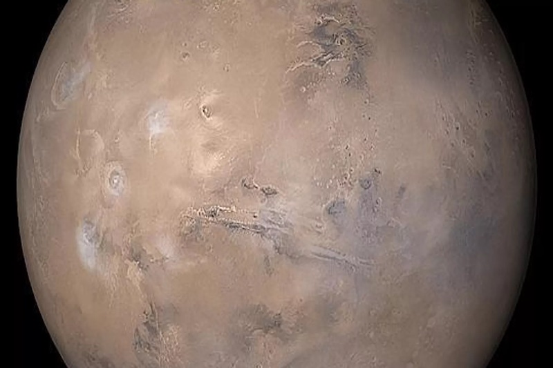 Se observan dunas casi perfectamente circulares en Marte