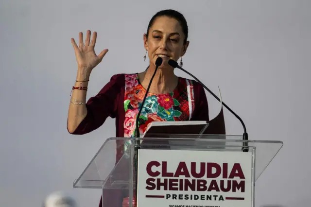 AMLO cuestiona qué campaña hizo a favor de Sheinbaum