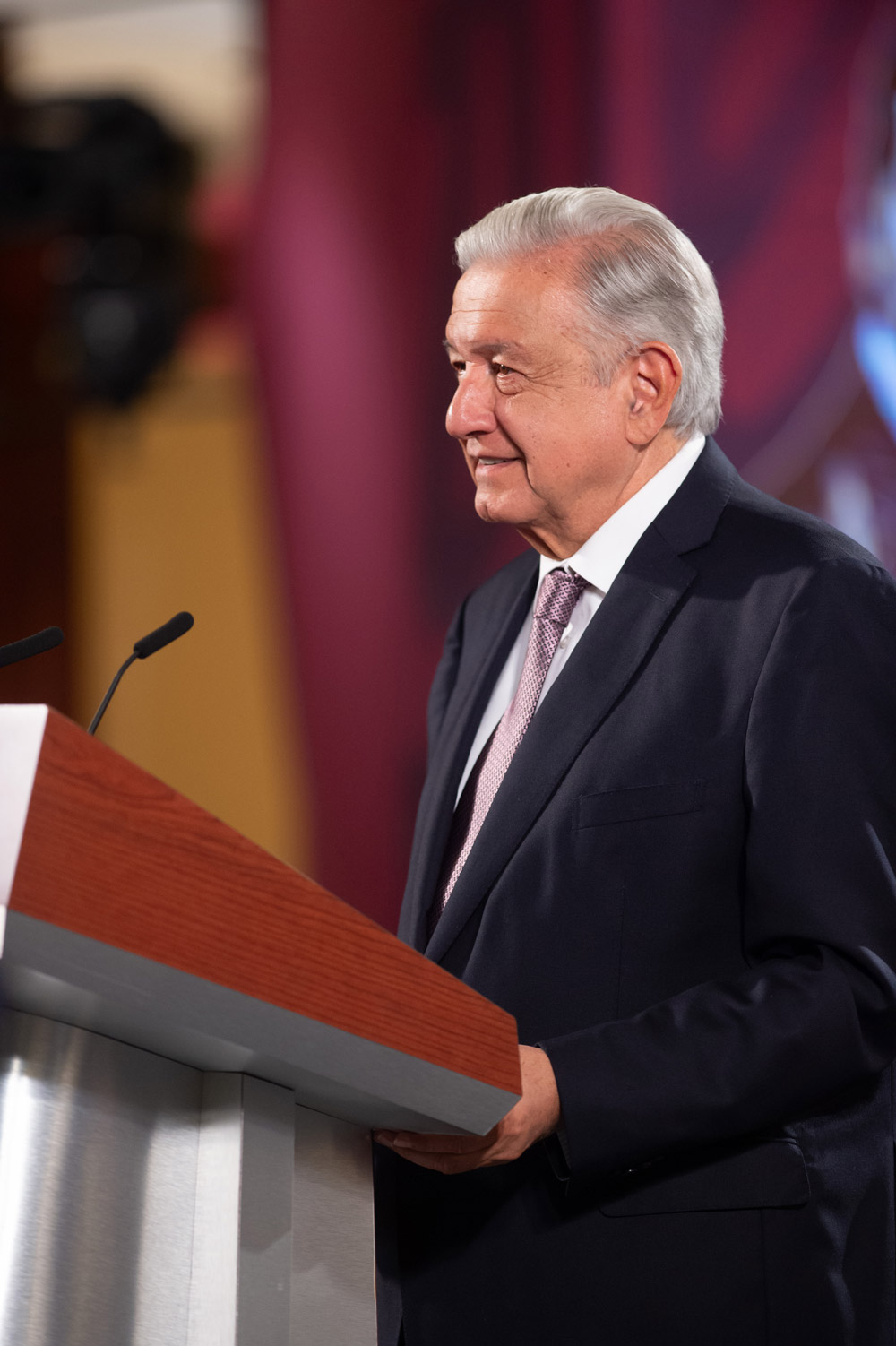 AMLO niega que Sheinbaum tenga algo que ver con renovación de dirigencia