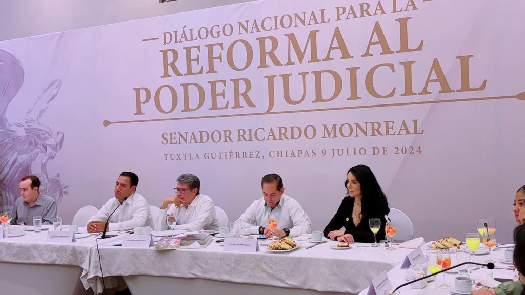 Continúan diálogos sobre reformas constitucionales