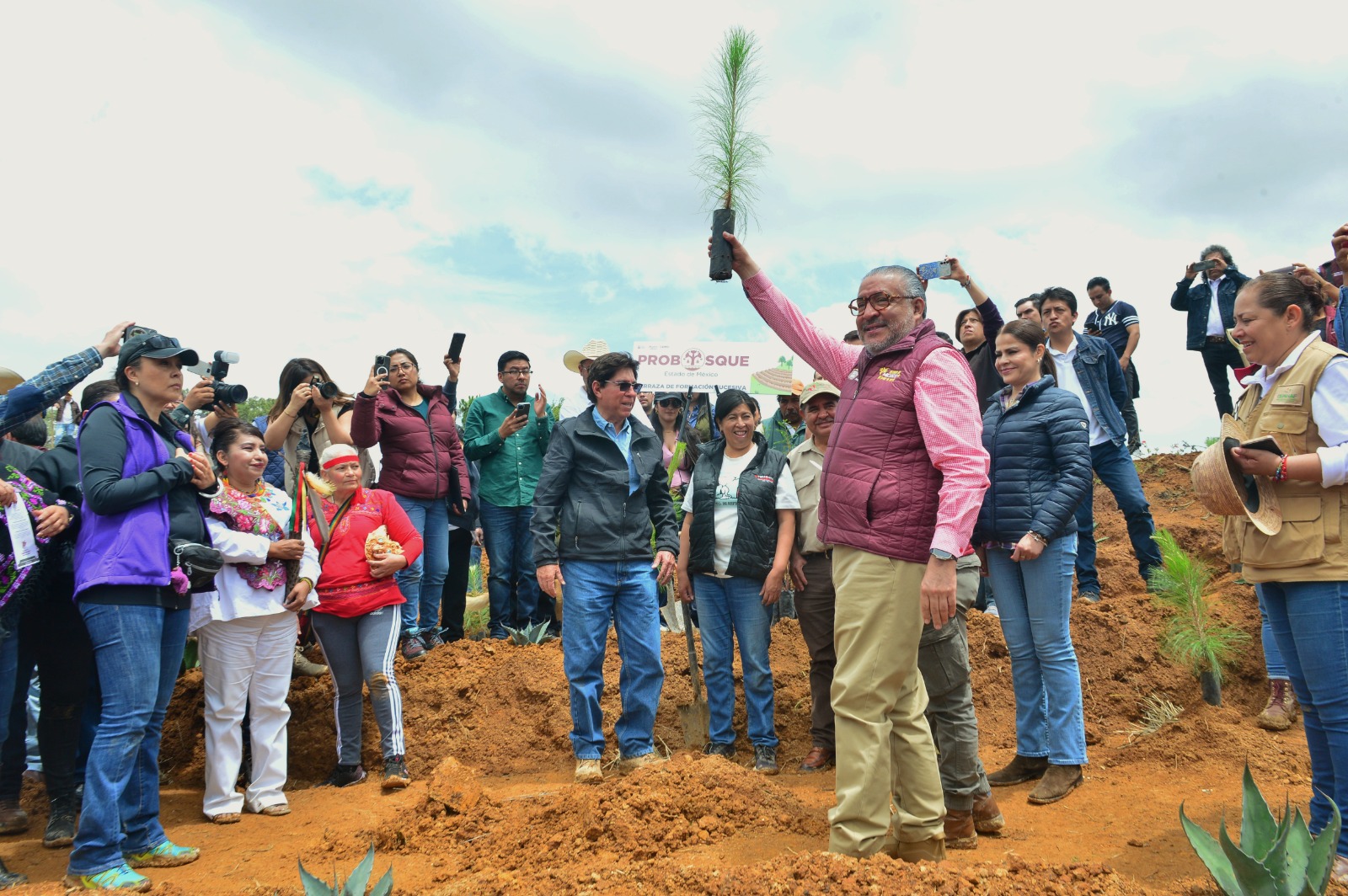 Gobierno de Edomex entrega apoyos económicos a ejidatarios