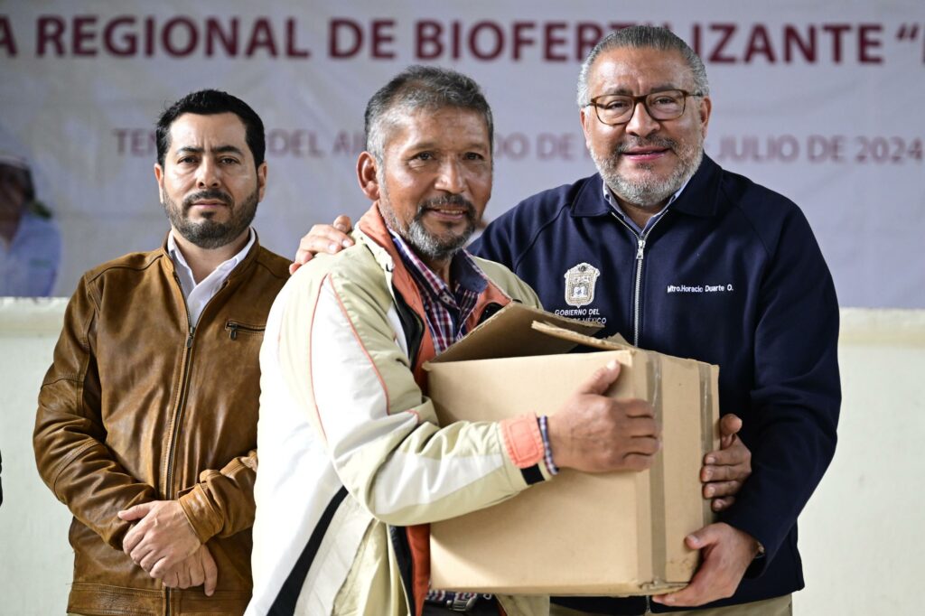 Horacio Duarte encabeza entrega de fertilizantes