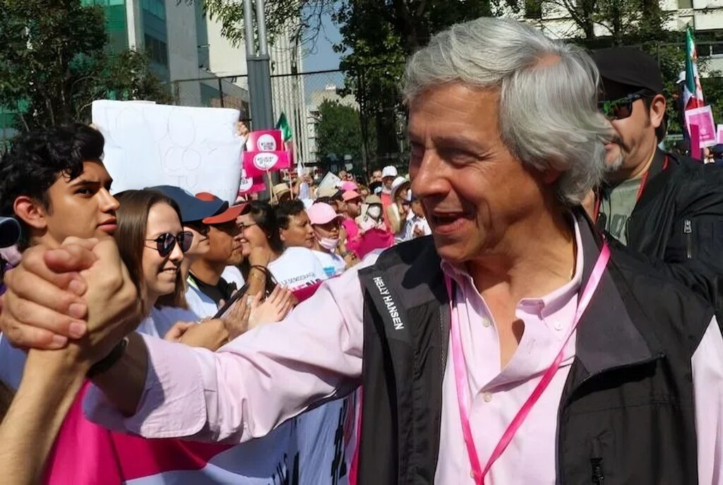 Claudio X González se une a Marea Rosa y lucha contra sobrerrepresentación