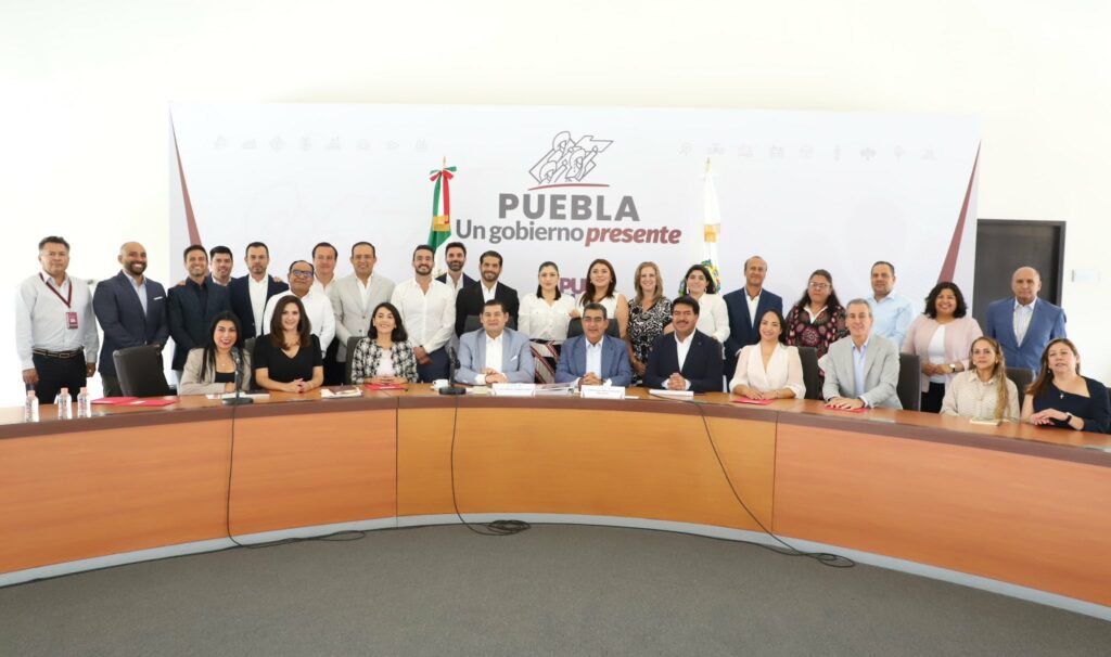 Reunión gobierno electo y legisladores poblanos