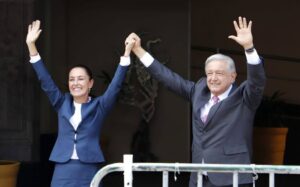 López Obrador recibe a Claudia Sheinbaum en Palacio Nacional 