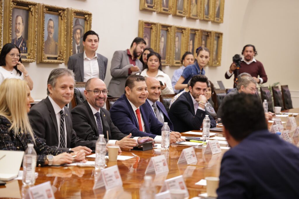 Reunión Armando Armenta con Concanaco Servytur