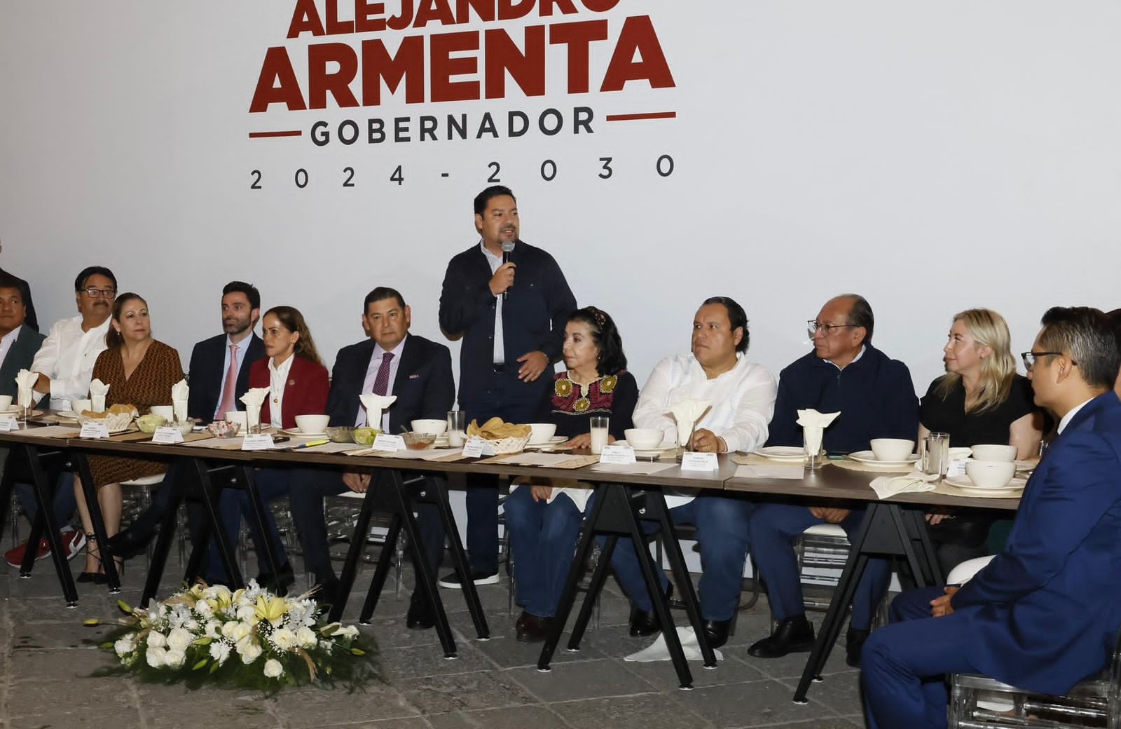 Alejandro Armenta creará centro estatal de estudios municipales