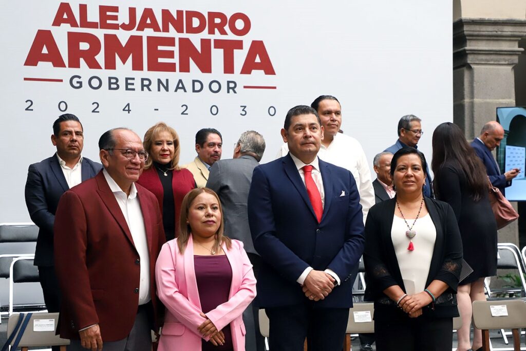 Alejandro Armenta presentó nuevos integrantes