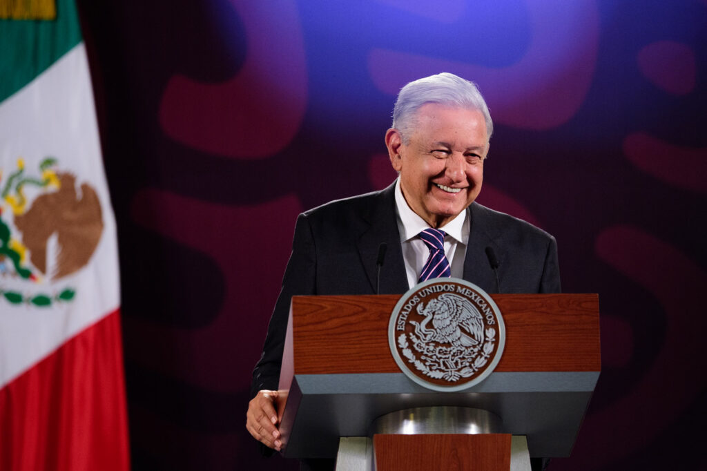 AMLO aseguró no habrá descuentos a trabajadores en paro