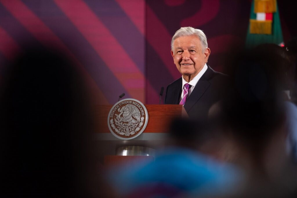 AMLO criticó a CCE por llamado contra mayoría legislativa de Morena