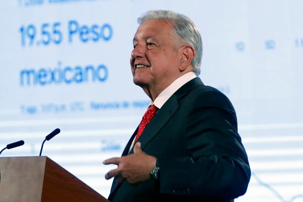 AMLO pone estrella al peso mexicano