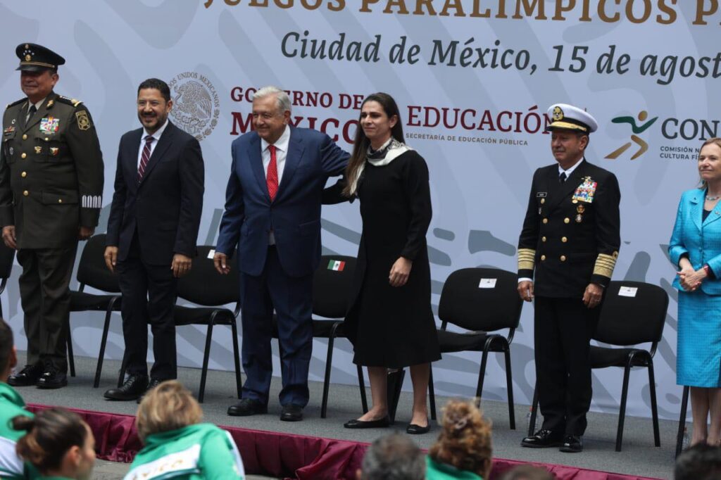 AMLO respaldó a Ana Guevara después de ataques