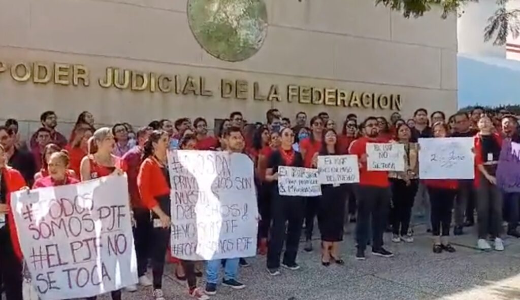 AMLO respeta protesta de trabajadores del PJF