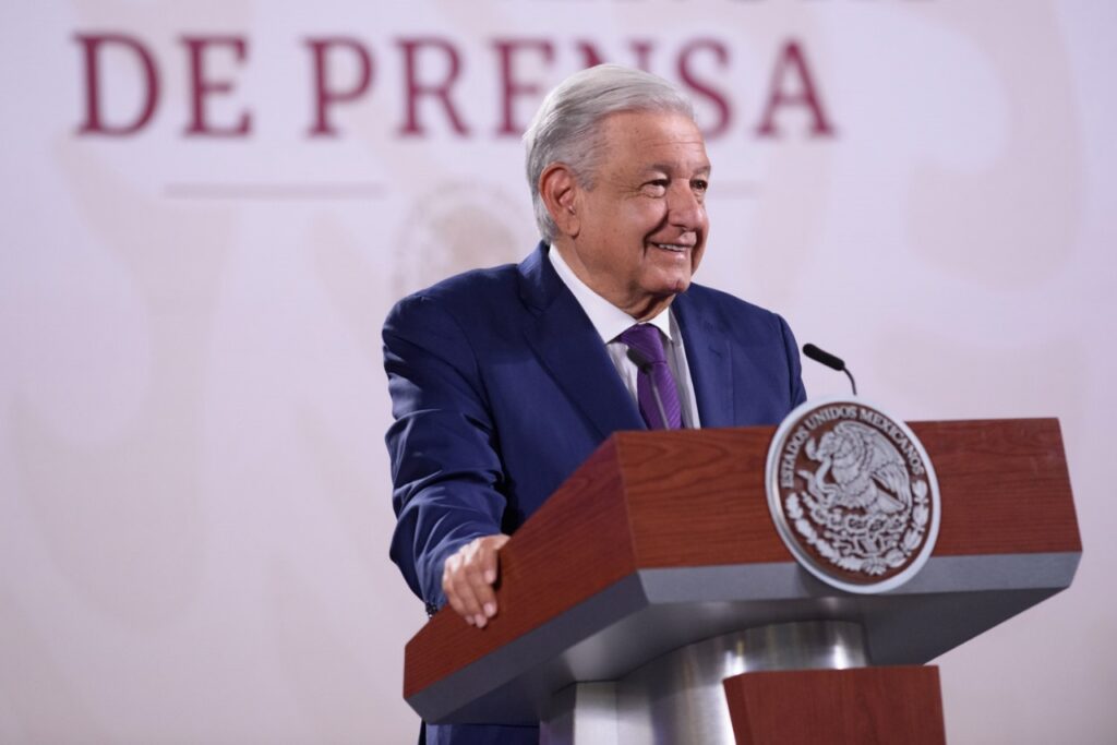 AMLO se burló de comentario de Krauze