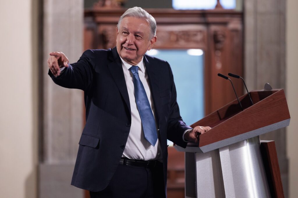 AMLO indicó una pausa con embajadores de EU y Canadá