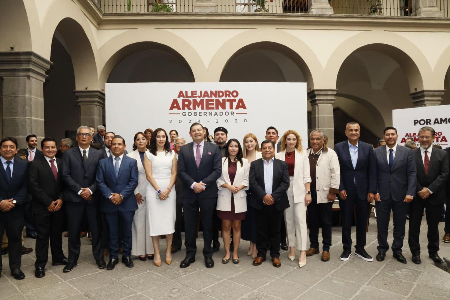 Armenta y nuevos miembros de su gabinete