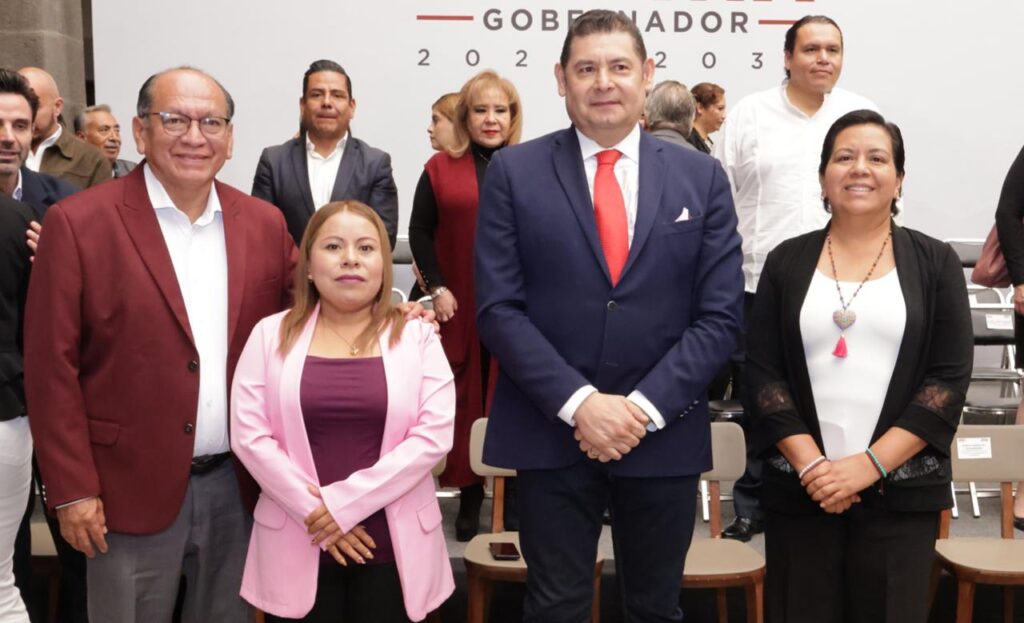 Armenta presenta a integrantes de gabinete en Puebla