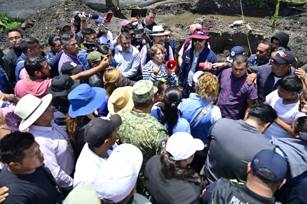 Delfina Gómez dialogó con habitantes de Chalco