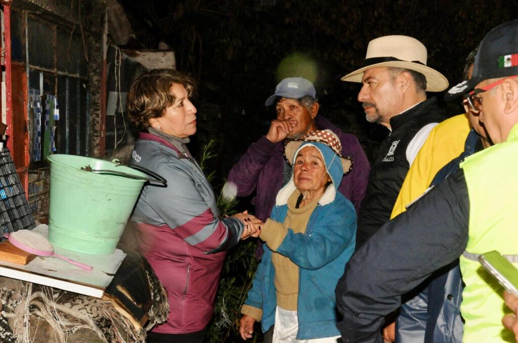 Delfina Gómez se reunió con vecinos afectados de Chalco