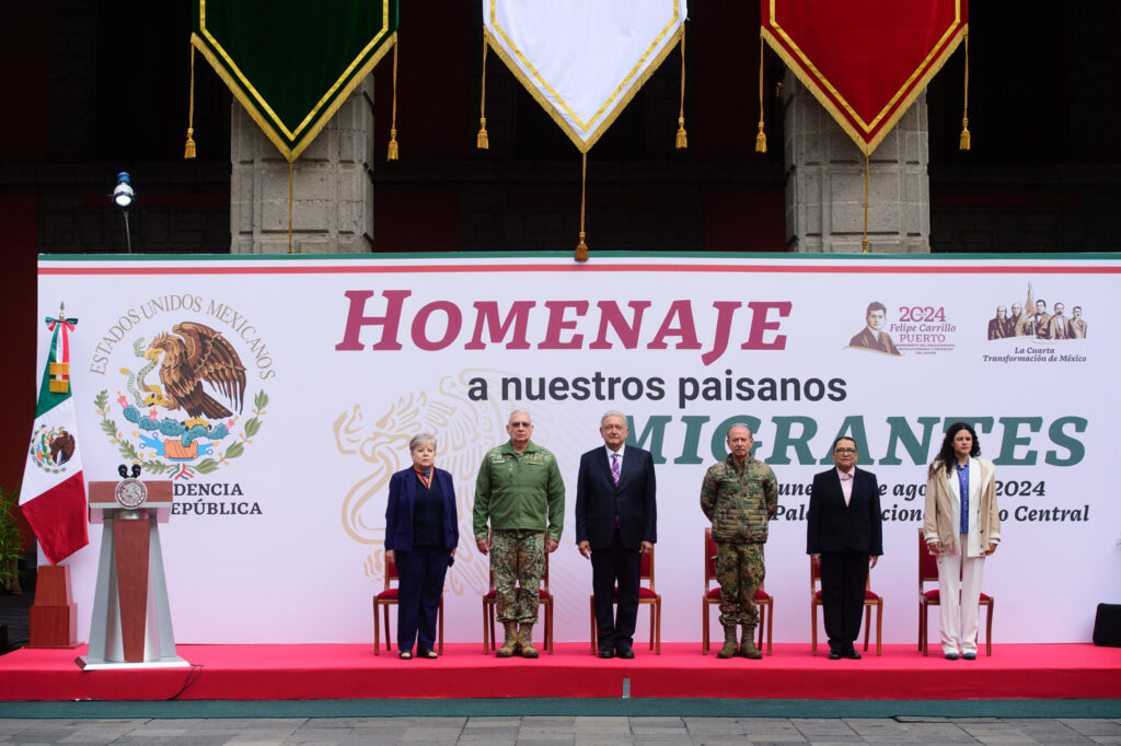 Homenaje a migrantes en Palacio Nacional