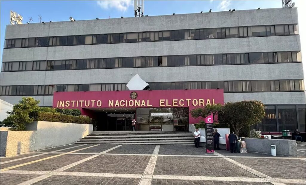 INE negó uso de explanada a Frente Cívico Nacional