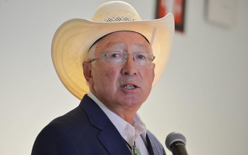 Ken Salazar criticó reforma judicial de AMLO