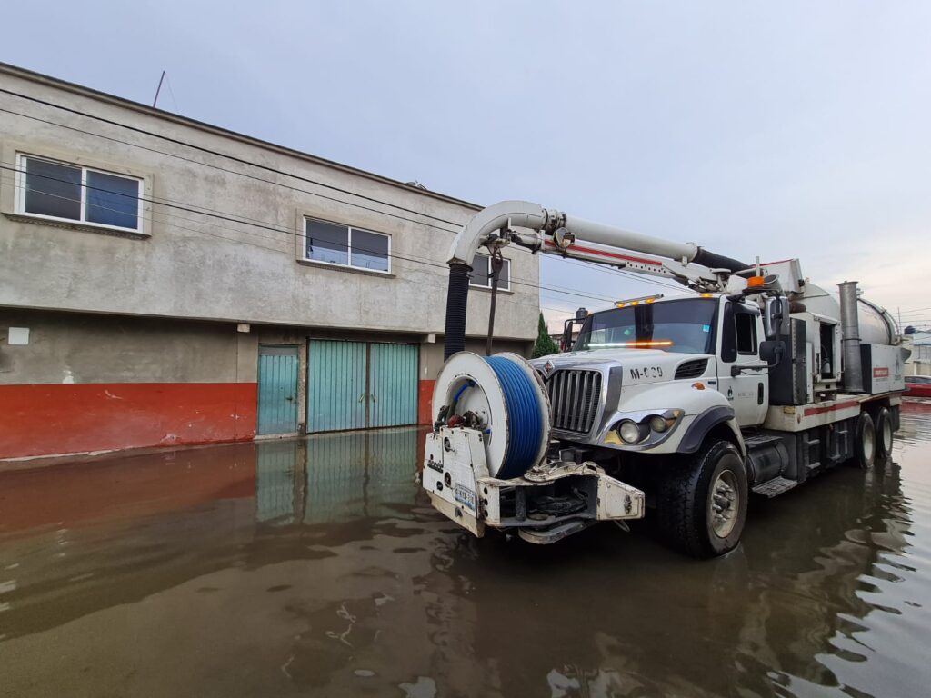 Fuertes lluvias causan daños en Chalco