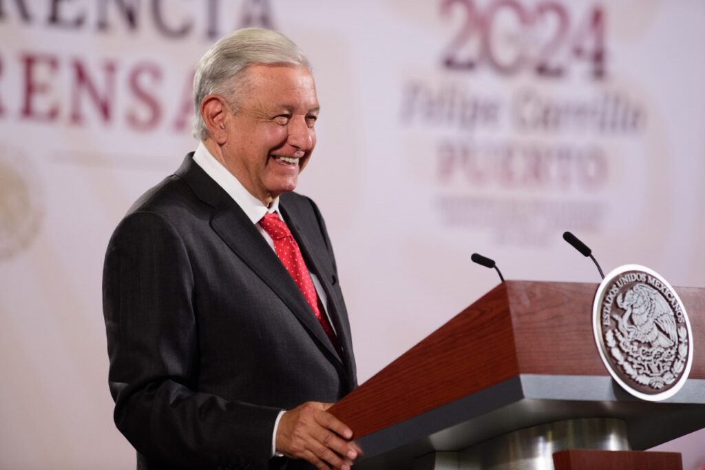 AMLO asegura que México supera lunes negro