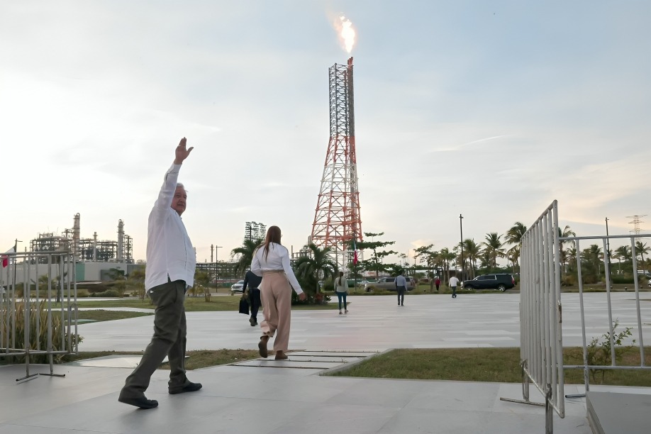 Refinería dos Bocas inicia producción al 50 por ciento de su capacidad