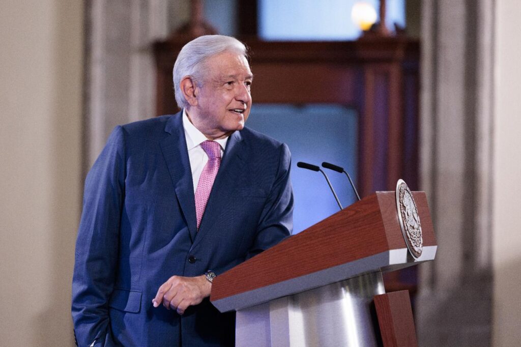 AMLO pide a senadores votar en libertad