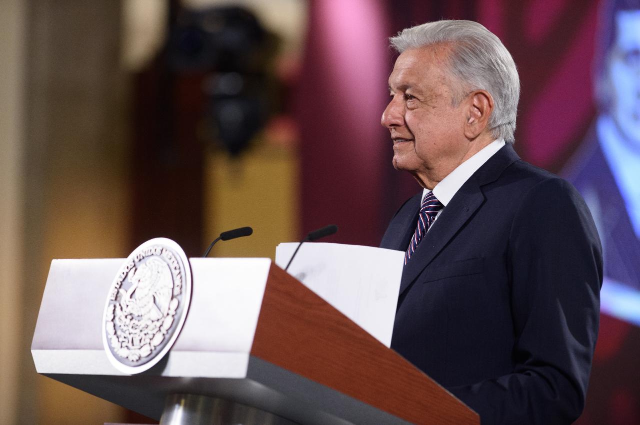 AMLO señala falta de respeto hacia Sheinbaum