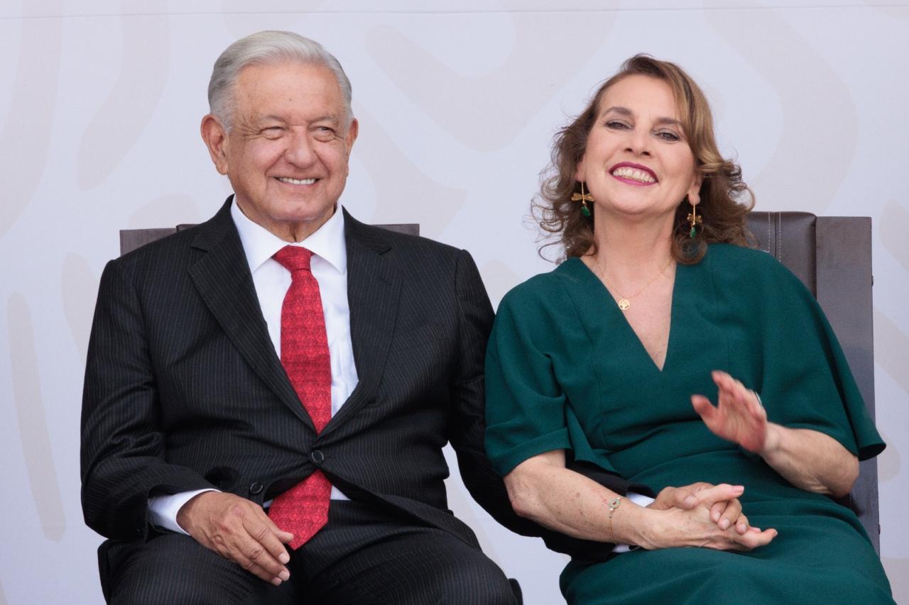 AMLO y Beatriz