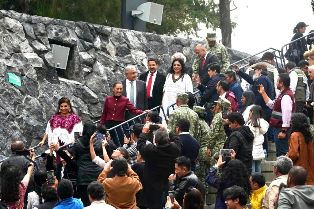 AMLO y Sheinbaum acuden a inauguración del cablebús