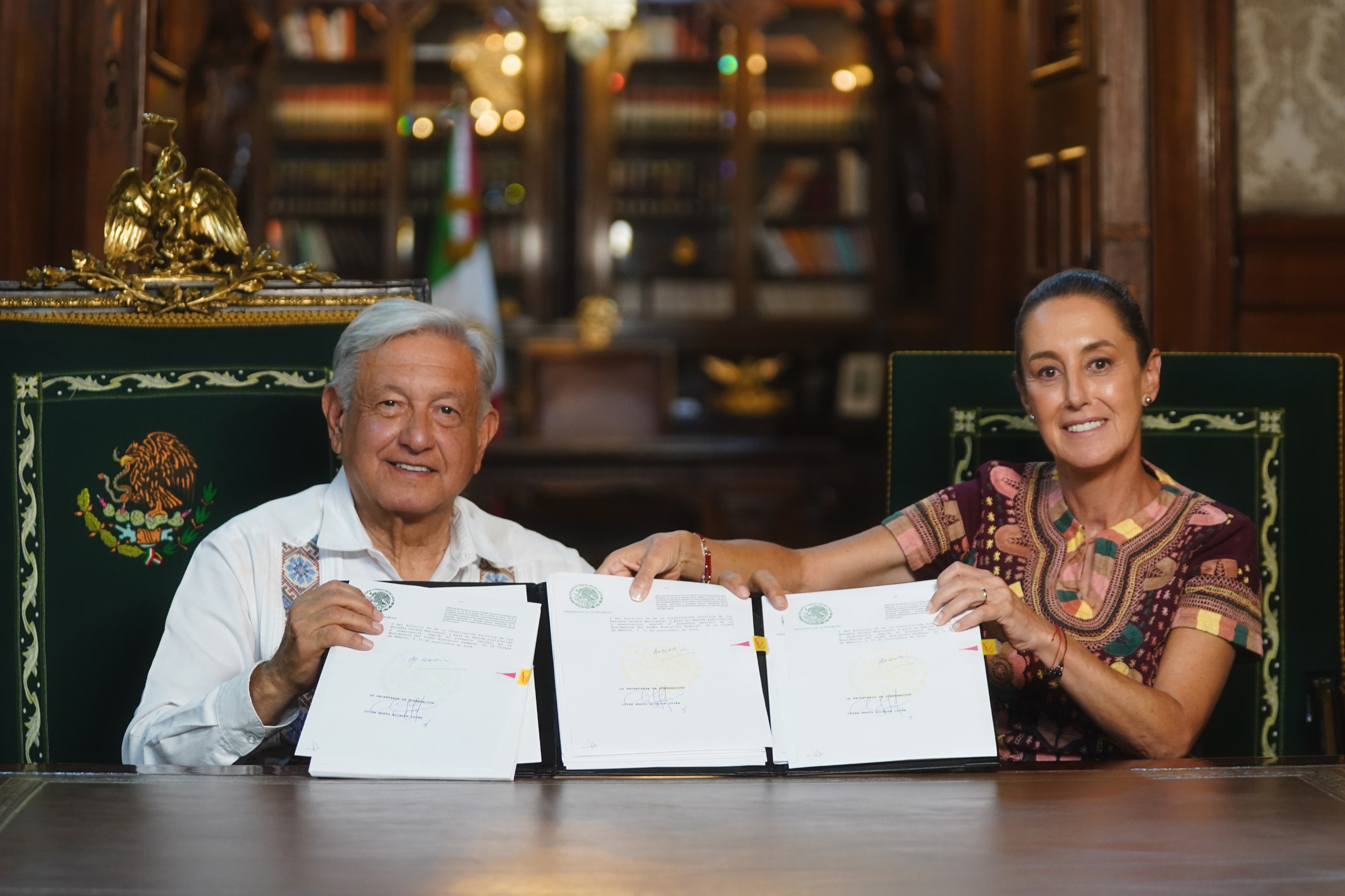 AMLO y Sheinbaum celebran decreto de reforma judicial 