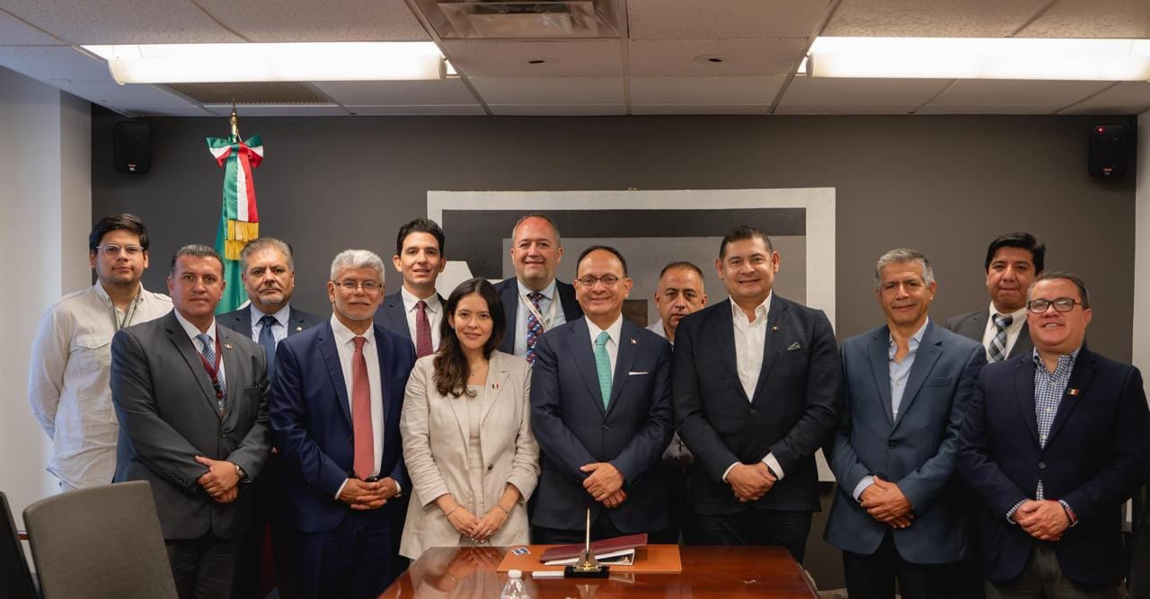 Armenta firma convenio en NY