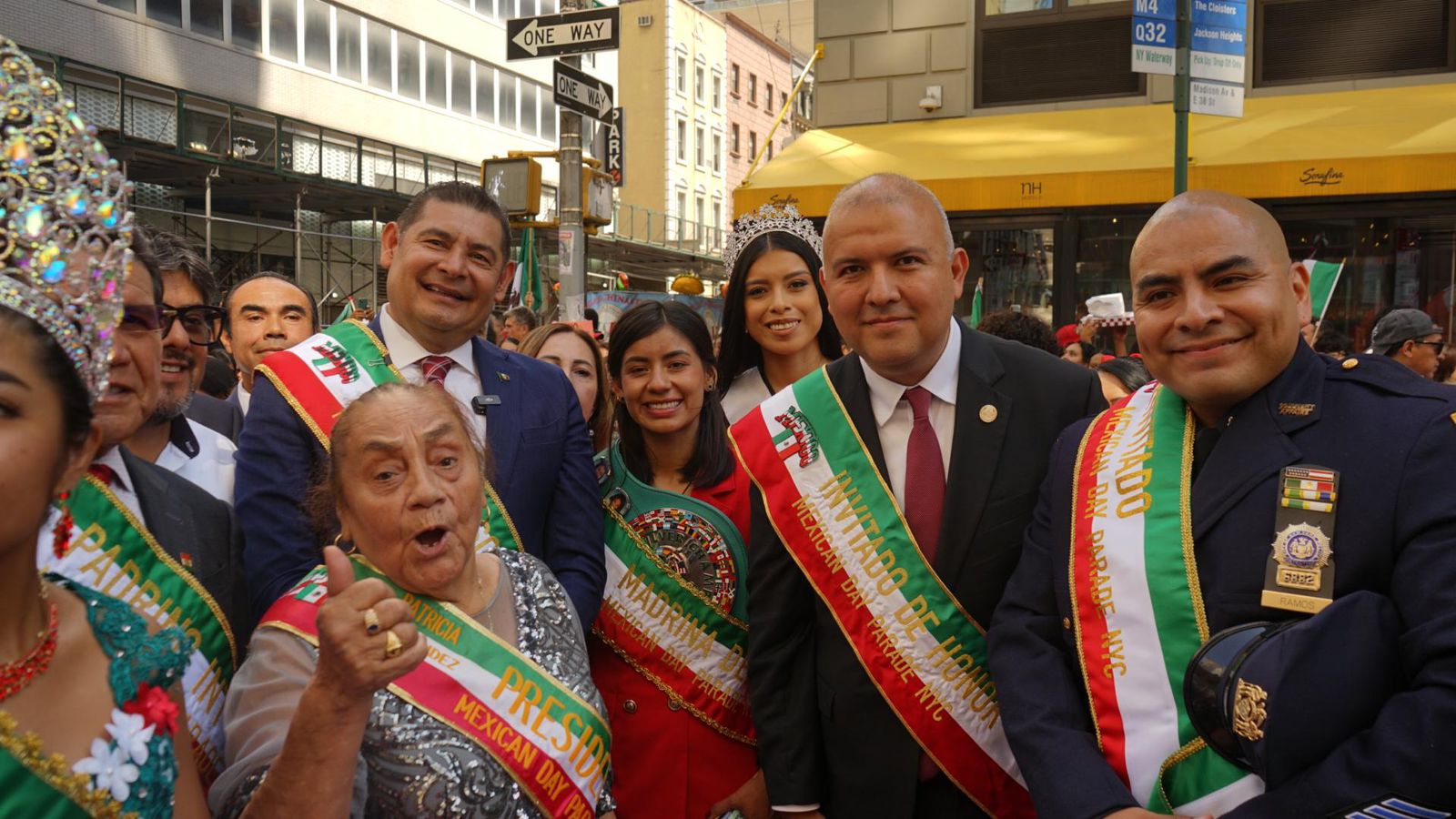 Armenta encabeza desfile por conmemoración de la independenica de México 