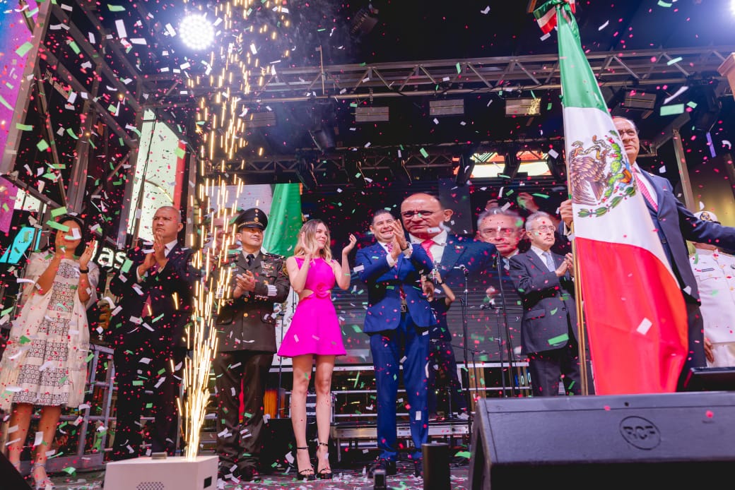 Armenta asiste al primer Grito de Independencia en Times Square