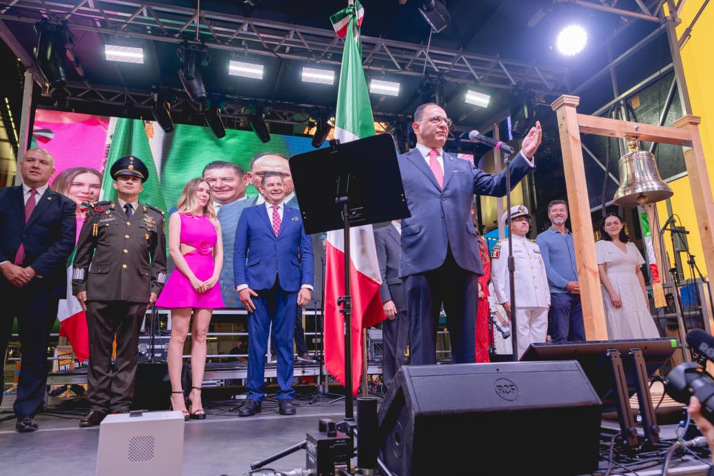 Armenta asiste al primer Grito de Independencia en Times Square