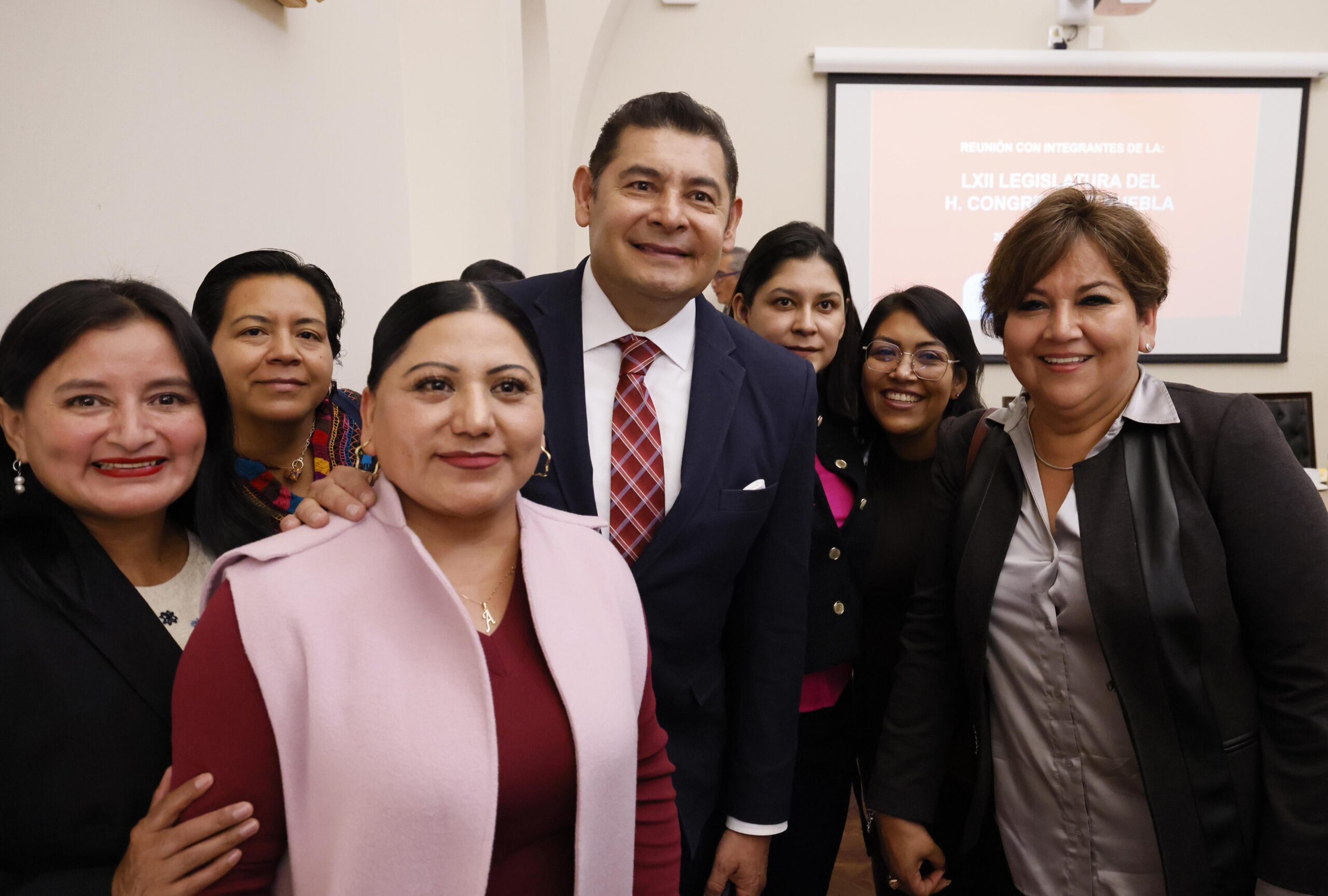 Armenta trabaja en conjunto para los poblanos