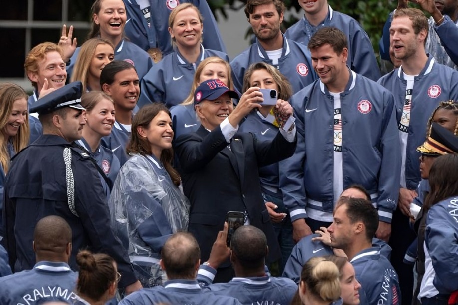 Joe Biden en evento con medallitas olímpicos