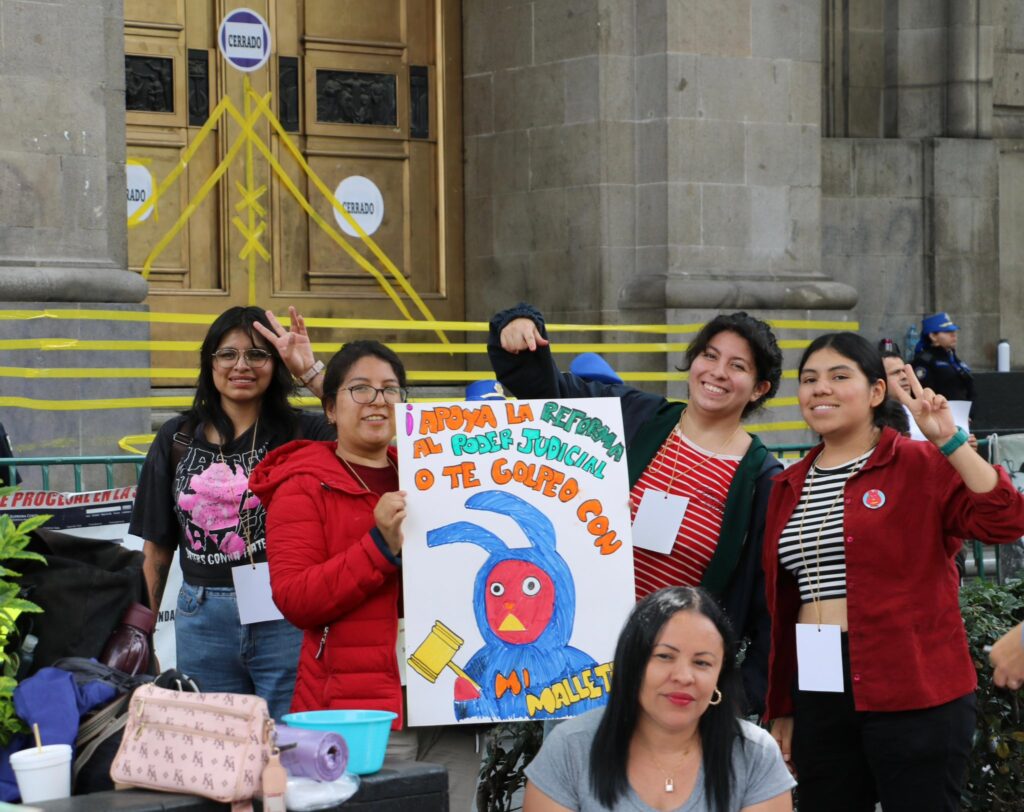 Jóvenes manifiestan su apoyo a la reforma judicial