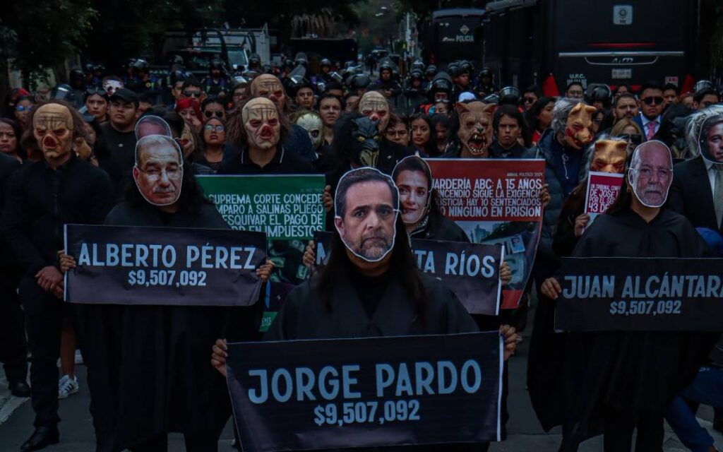 Jóvenes realizaron marcha creativa contra privilegios del PJ