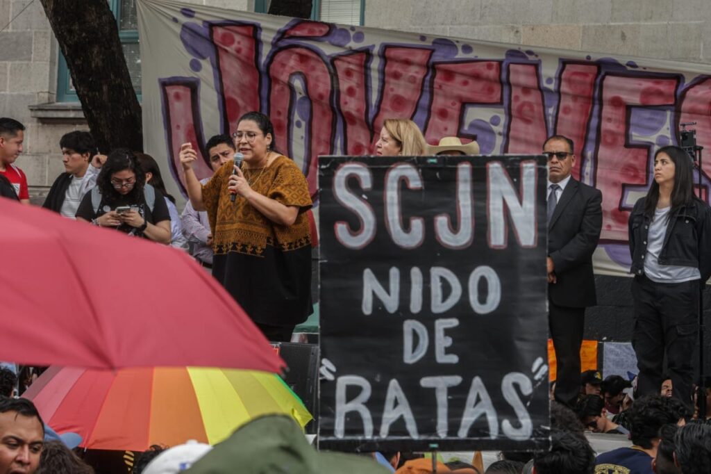 Lenia y Loretta apoyan marcha de jóvenes