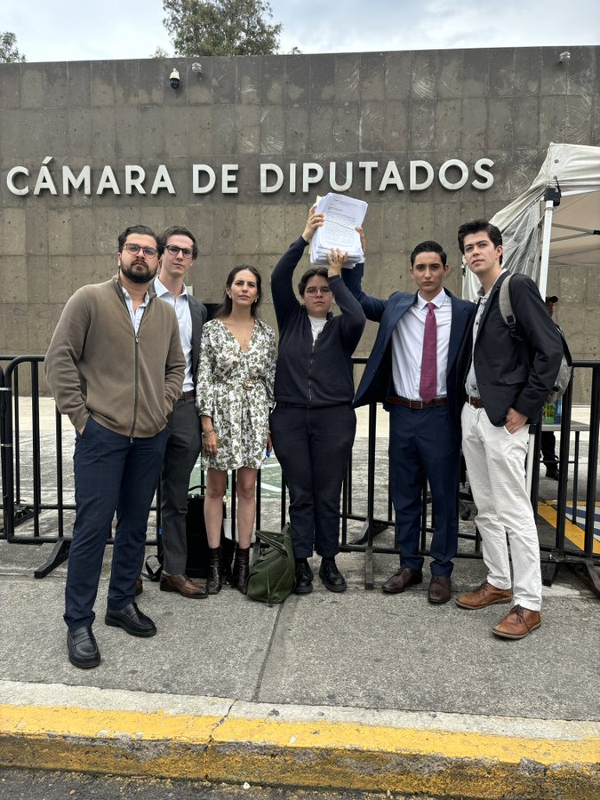 Líder estudiantil en protesta contra reforma judicial