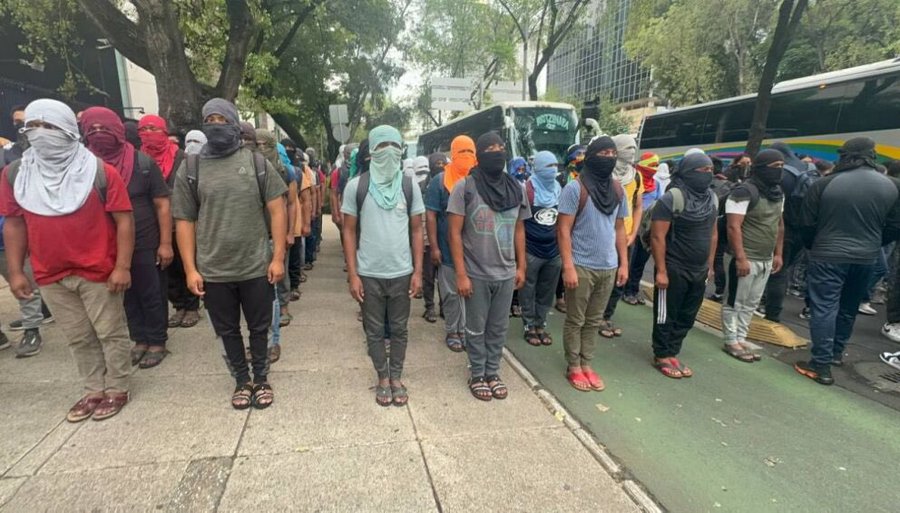 Manifestantes Ayotzinapa Senado