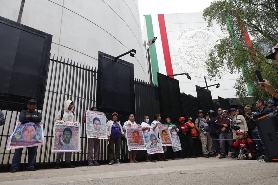 Manifestantes de Ayotzinapa