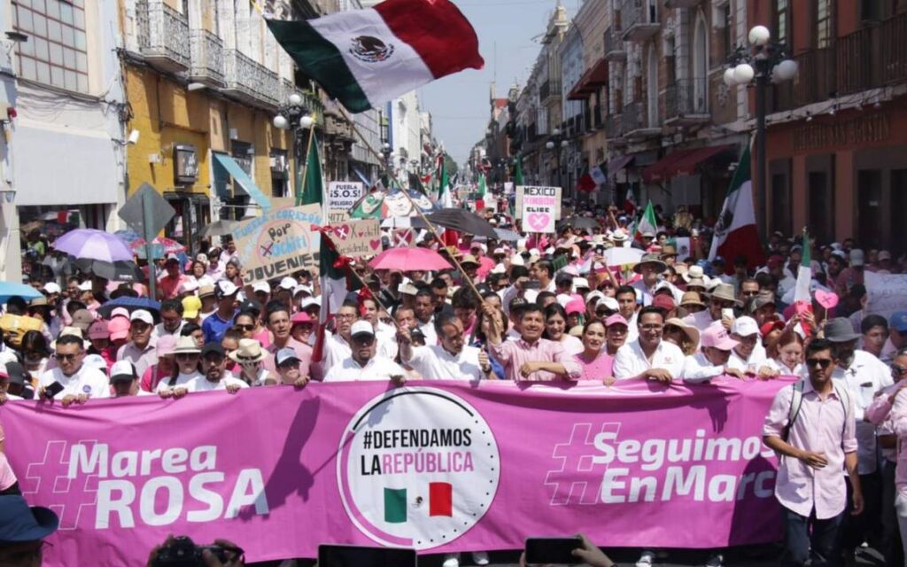 Marea Rosa continua en la lucha