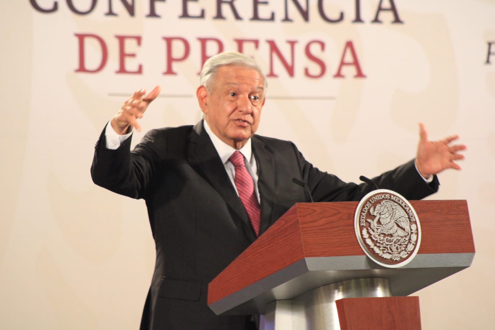 Mexicanos apoyan a AMLO