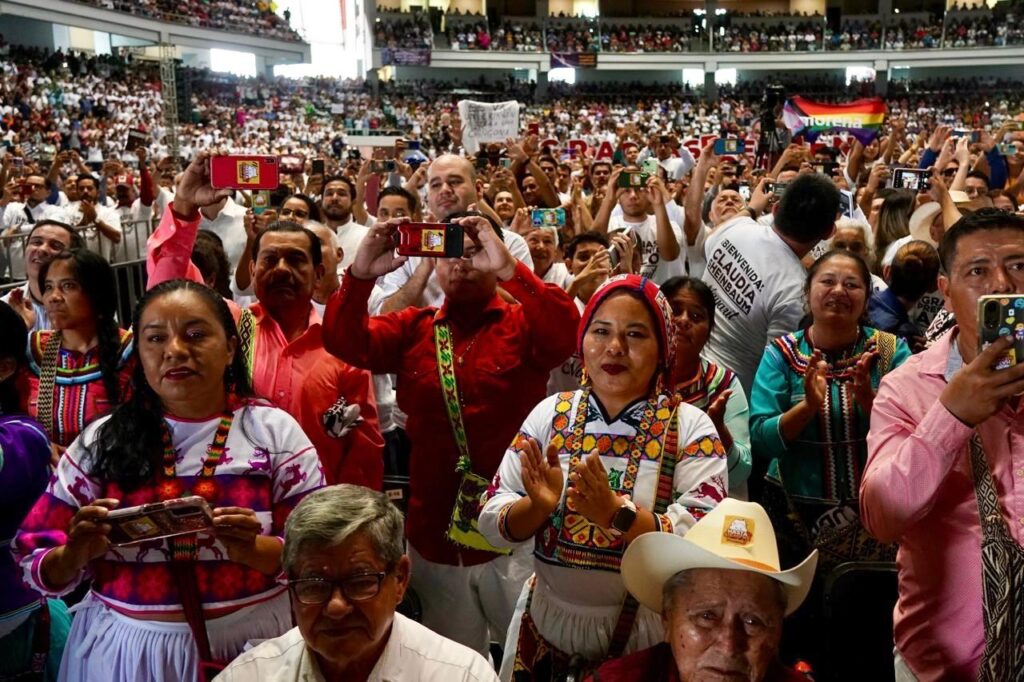 Pueblo de Nayarit acompaña a AMLO en último evento