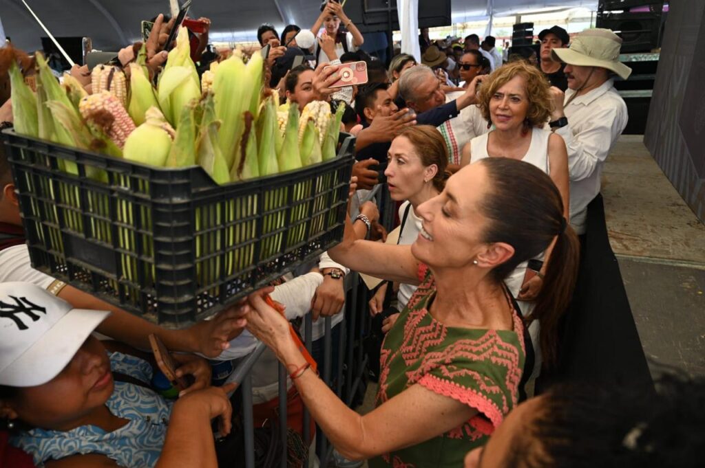 Sheinbaum recibió muestras de afecto